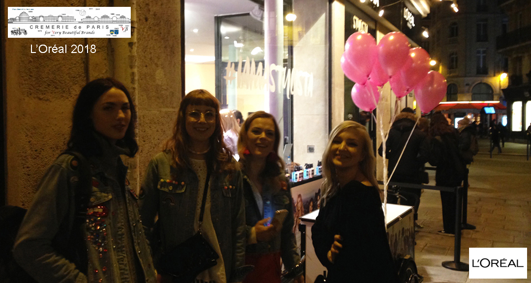 German bloggers leaving the l'Orel fashion week reception