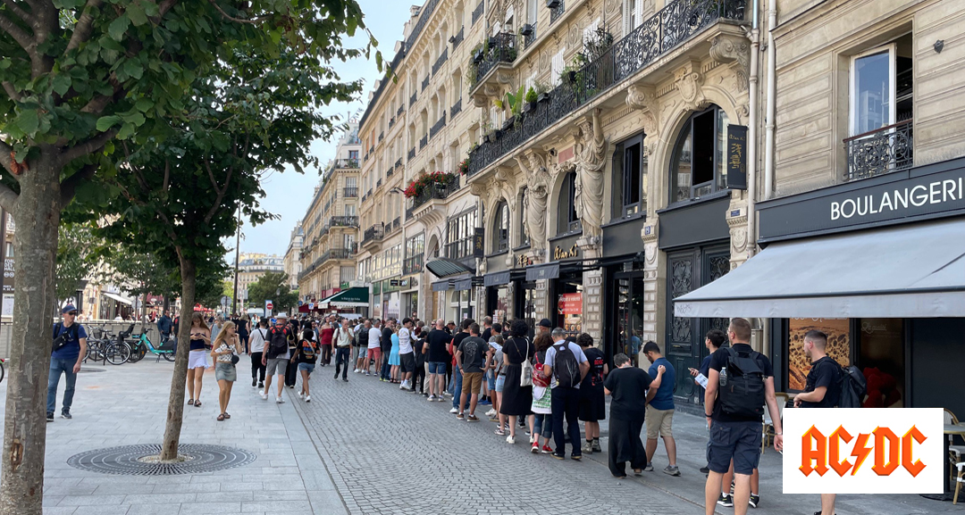 AC/DC waiting line at Cremerie de Paris